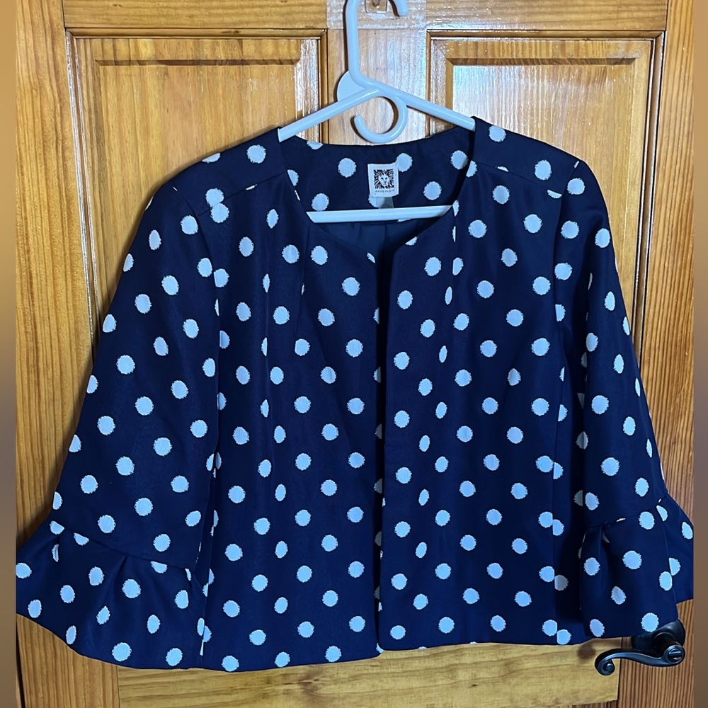 Three quarter sleeve dress jacket.